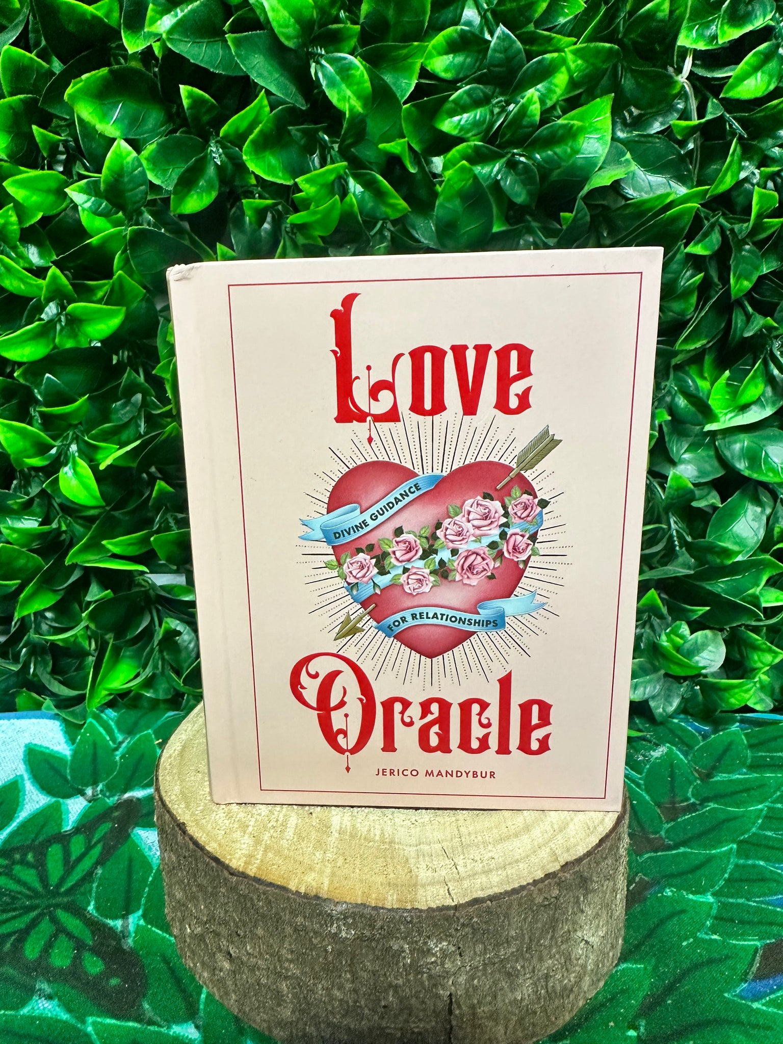 Love oracle book - divine guidance for relationships
