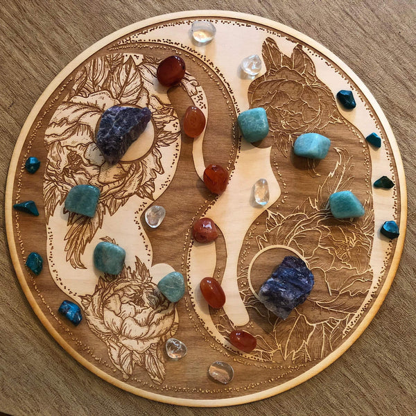 Yin Yang Cat Crystal Grid 14 Inch