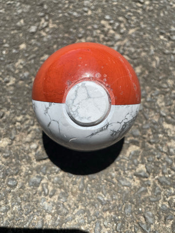 Pokémon ball Howlite & Red Jasper