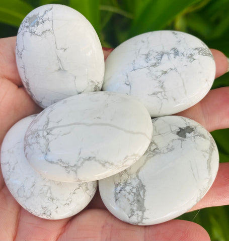 Howlite palm stone