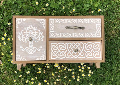 Draw set with Celtic tree design